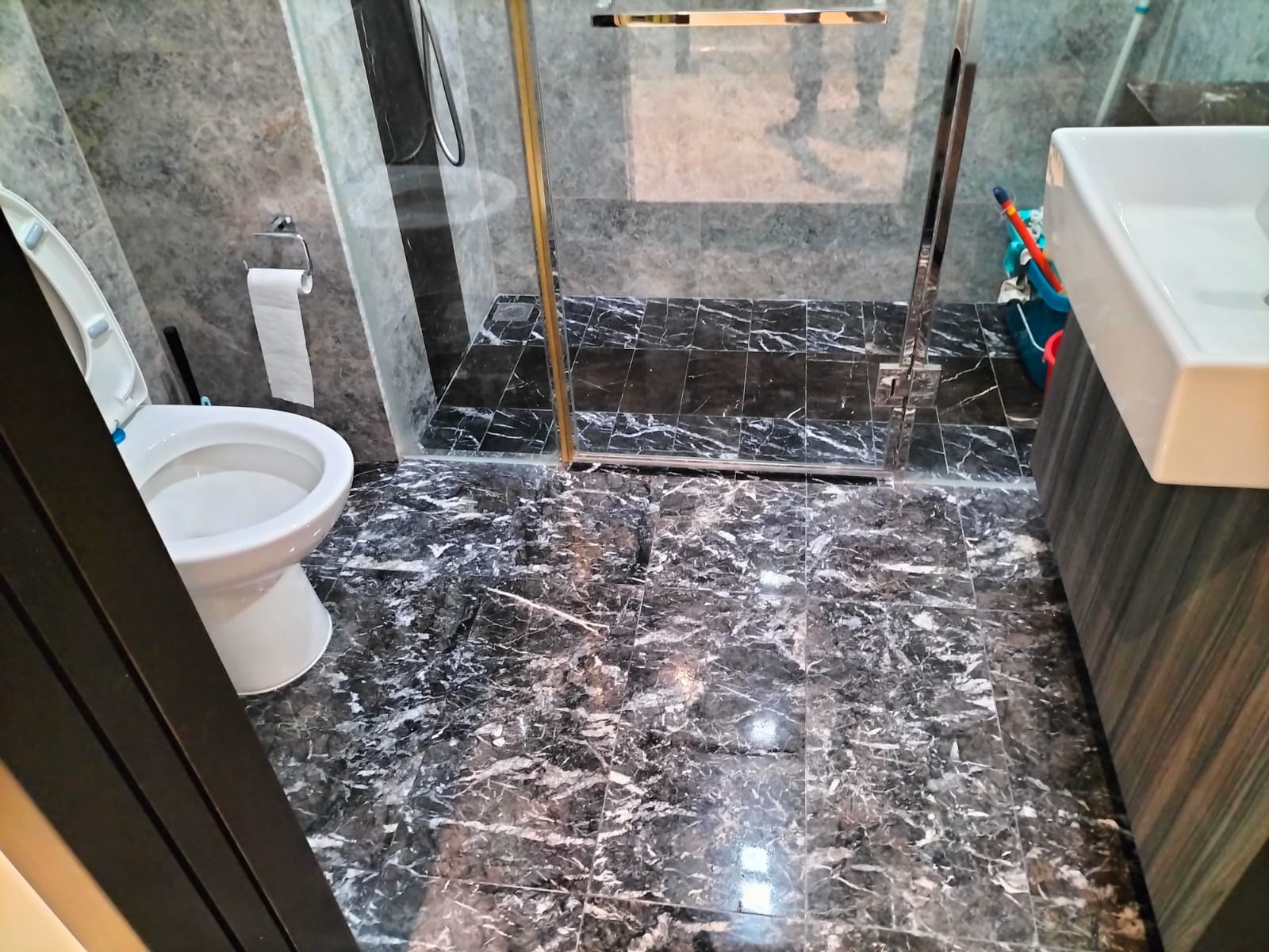 After marble gum grouting on floor tiles looks like shiny and gorgeous.